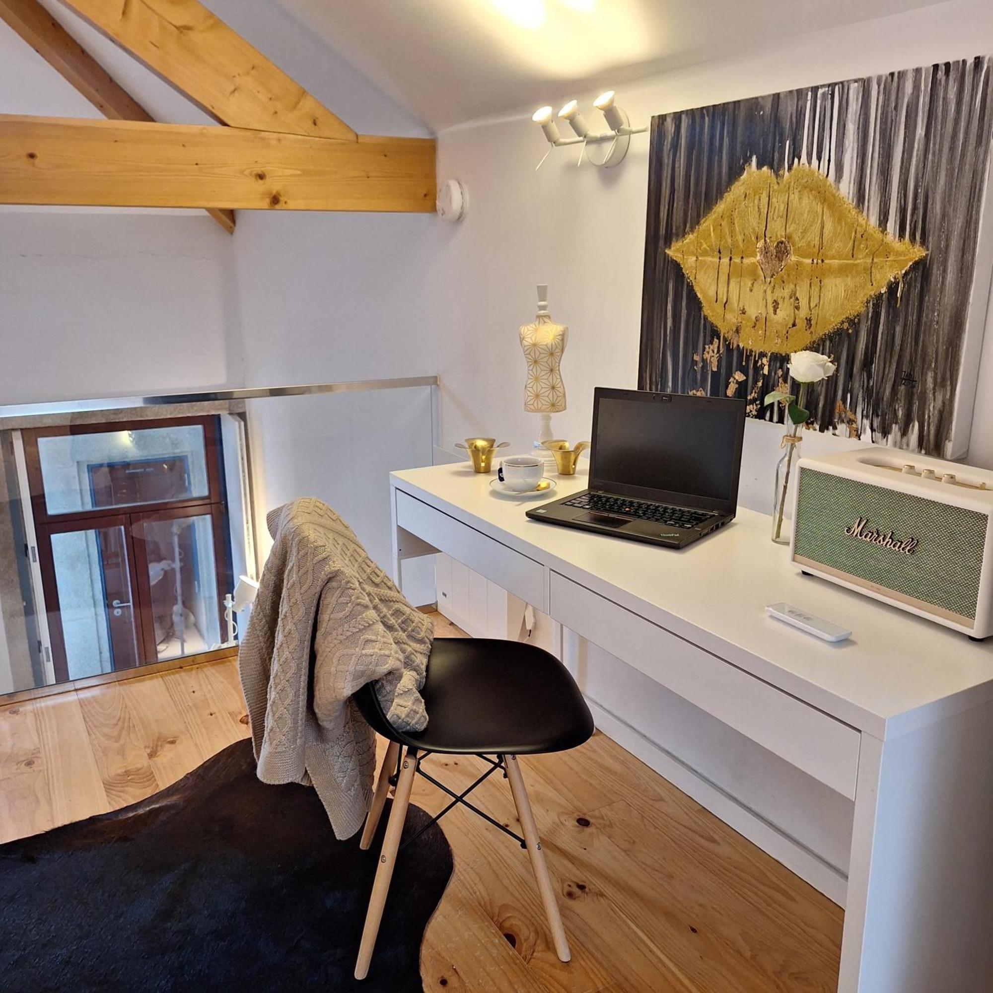 Golden Apartment *